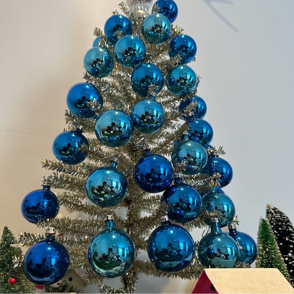 Vintage Christmas Glass Ornaments 3 Boxes of 12 vintage Santa’s Land Blue Orna… - Picture 16 of 16